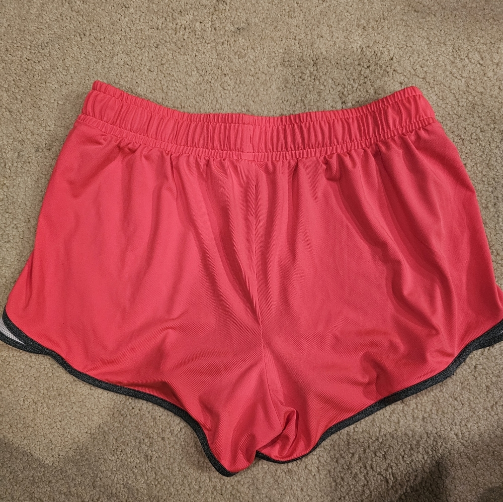 Shorts - Picture 3 of 3